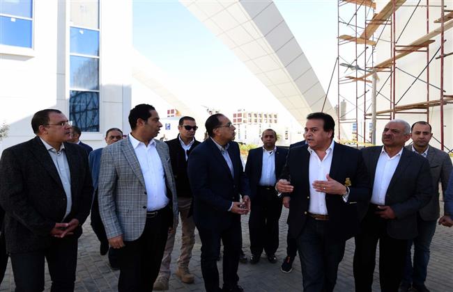 رئيس الوزراء يتفقد مشروع المجمع الطبي الشامل بالسويس