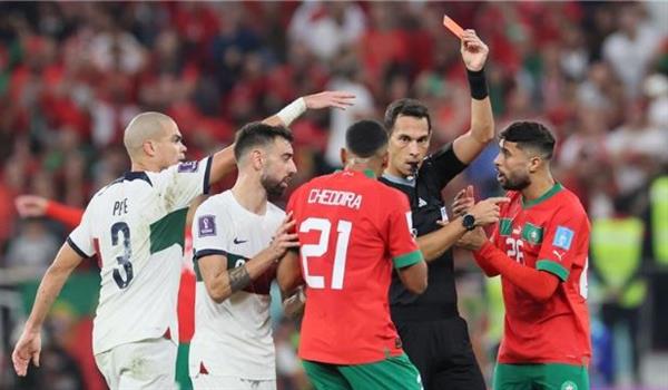 طرد نجم المغرب أمام البرتغال