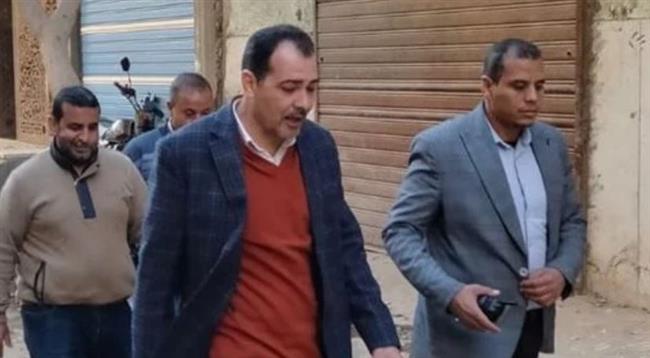 رفع الإشغالات والمعوقات بشوارع الأحياء لبدء أعمال الرصف في بني مزار بالمنيا 
