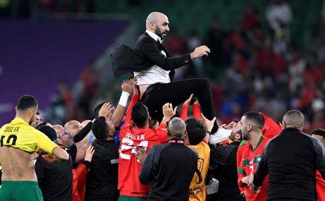 سجدة شكر من أسود الأطلس بعد قهر البرتغال