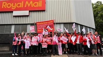   بريطانيا.. إضراب عمال البريد الملكى اليوم بسبب الأجور وظروف العمل
