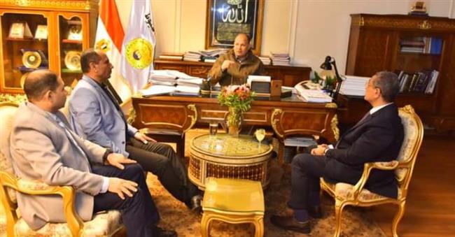 محافظ أسيوط يلتقي أمين عام مدارس سنودس النيل لبحث سبل التعاون المشترك 