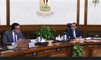 رئيس الوزراء يتابع مع وزير الصحة جهود دعم خدمات وحدات ومراكز الرعاية الأولية 