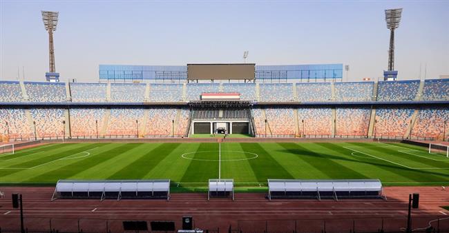 قبل موقعة بيراميدز.. لاعبو الزمالك يعاينون أرضية ستاد القاهرة