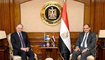   وزير الصناعة يبحث مع سفير الاتحاد الأوروبي جذب الشركات الاوروبية للاستثمار فى السوق المصرى 