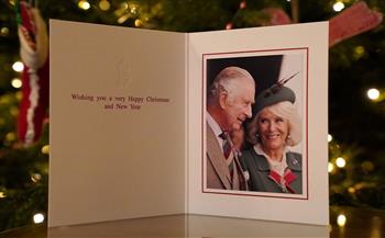   بداية عهد جديد.. قصر بكنجهام ينشر صورة بطاقة عيد الميلاد الأول لتشارلز ملكا لبريطانيا