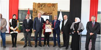 الداودي وغرباوى يشهدان تكريم الطلبة الحاصلين علي مراكز متقدمة فى مسابقات الروبوت والبرمجة الدولية 