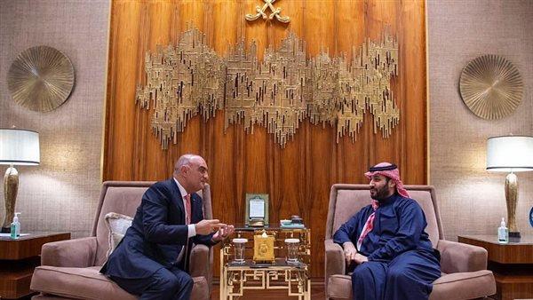 ولي العهد السعودي يستقبل رئيس الوزراء الأردني