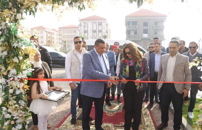 وزير التنمية المحلية ومحافظ دمياط يفتتحان المركز التجارى «Down twon» وموقف سيارات الأجرة برأس البر