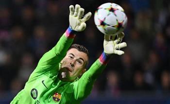برشلونة يقترب من تجديد عقد حارسه