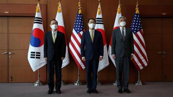 الولايات المتحدة وكوريا الجنوبية واليابان يبحثون التصعيدات الأخيرة لكوريا الشمالية