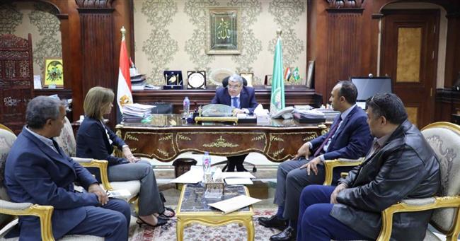محافظ المنيا يبحث مع مكتب الاستشاري المصري إجراءات تنفيذ محطات الخط الثاني للقطار الكهربائي