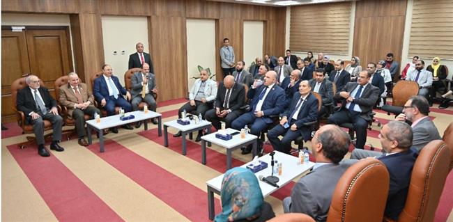 رئيس «الدواء المصرية» يستقبل أعضاء لجنة الصحة بمجلس الشيوخ 