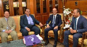 جامعة أسيوط تستقبل وفد من الشركة المصرية للاتصالات لبحث سبل التعاون المشترك