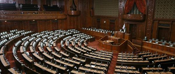 الكتلة الحاكمة في البرلمان الياباني توافق على خطة لزيادة الضرائب من أجل تعزيز الإنفاق الدفاعي