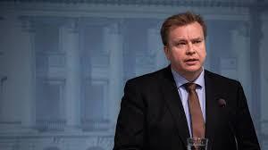   وزير الدفاع الفنلندى يطلب "إجازة أبوة"
