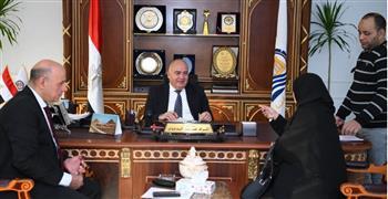 محافظ قنا يواصل استقبال المواطنين بمكتبه للاستماع لشكواهم 