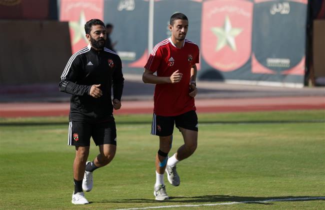 «طاهر» يبدأ بالجري تمهيداً للعودة إلى تدريبات الأهلي الجماعية