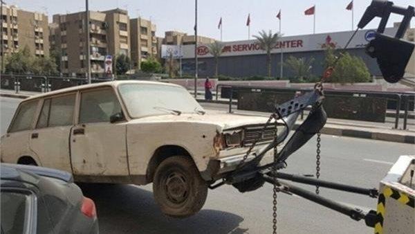 رفع 49 سيارة ودراجة نارية متهالكة من الشوارع