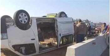 إصابة 13 شخصا فى انقلاب سيارة ميكروباص بطريق أسيوط الجديدة 
