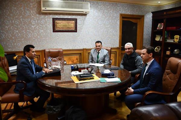 وزير الرياضة يطلع على مستجدات إدارة خدمة المواطنين