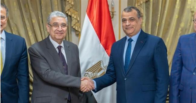 وزيرا " الإنتاج الحربي " و" الكهرباء " يتفقدان أول إنتاج للحارقة "ولاعة لمحطات توليد الكهرباء"