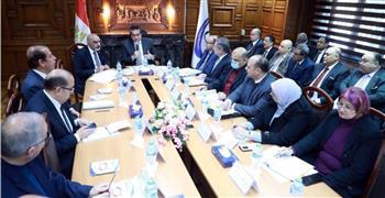 وزير الصحة يعقد اجتماعا مع أعضاء مجلس إدارة الهيئة العامة للتأمين الصحي 