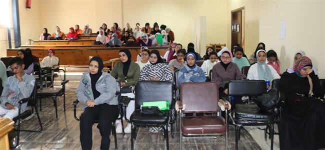 ندوة تثقيفية لطلاب جنوب الوادي للمشاركة بمشروع محو الأمية