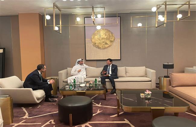 وزير الشباب الرياضة يبحث التعاون الثنائي مع نظيره القطري