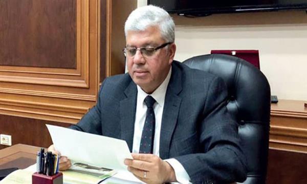 وزير التعليم العالى يصدر قرارا بإغلاق كيانين وهميين فى القاهرة