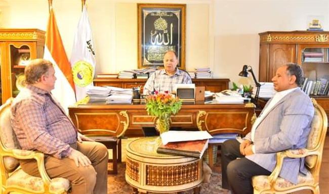 محافظ أسيوط يوجه بتكثيف الحملات التموينية على المطاحن لضمان انتاج دقيق جيد 