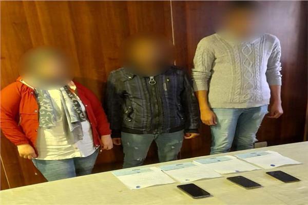 ضبط مرتكبي واقعة احتجاز 3 سيدات وإجبارهن على توقيع إيصالات أمانة بالإكراه بالقاهرة   
