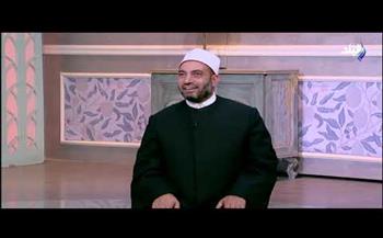   سالم عبد الجليل يوضح حكم الصلاة بالحذاء
