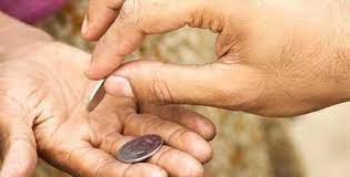 هل يجوز وهب ثواب الصدقة لأكثر من متوفى؟ .. الإفتاء تجيب