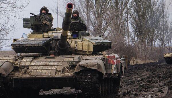الدفاع الروسية تسلم جنود المنطقة العسكرية المركزية دبابات «تي-90إم»