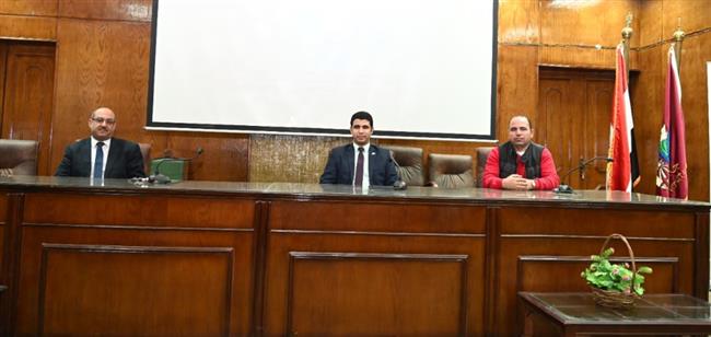 جامعة الفيوم: ندوة حول دور الشباب في المشاركة والمسؤولية المجتمعية بكلية الخدمة الاجتماعية 