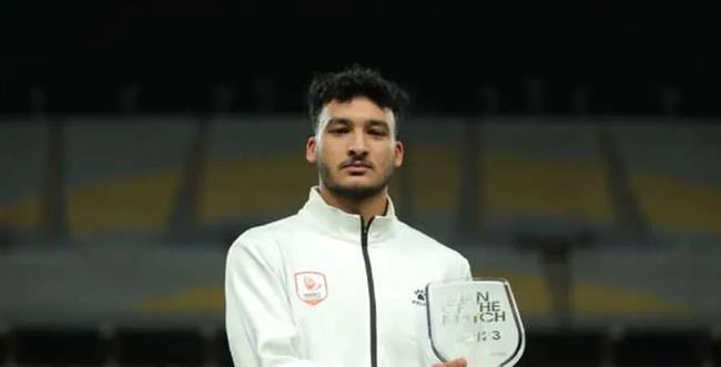 أحمد شريف يفوز بجائزة أفضل لاعب في مباراة فاركو والأهلي بالدوري