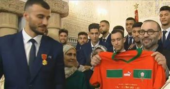   الملك محمد السادس يمنح وسام العرش للركراكي ولاعبي المنتخب المغربي