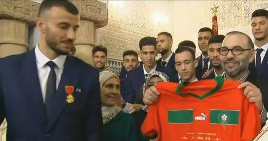 الملك محمد السادس يمنح وسام العرش للركراكي ولاعبي المنتخب المغربي
