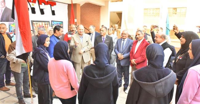 محافظ أسيوط يفتتح معرض المدرسة المنتجة "مشروعي مستقبلي " للمشغولات اليدوية والتراثية 