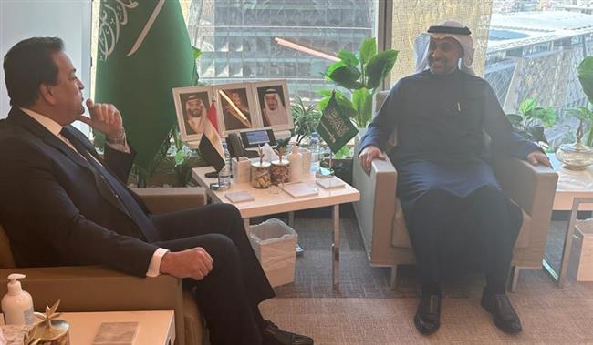 وزير الصحة يبحث مع نظيره السعودي التعاون لتحقيق الأمن الدوائي للشعوب العربية