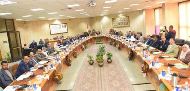 رئيس جامعة أسيوط يستقبل لجنة من وزارة التعليم العالى 
