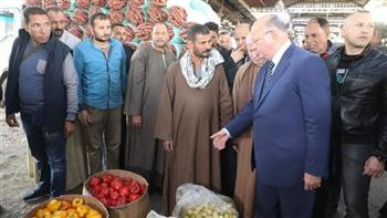   حاتم نجيب: محافظ القاهرة شدد على تخفيض أسعار الخضروات والفاكهة بسوق العبور