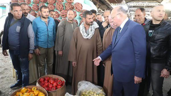حاتم نجيب: محافظ القاهرة شدد على تخفيض أسعار الخضروات والفاكهة بسوق العبور