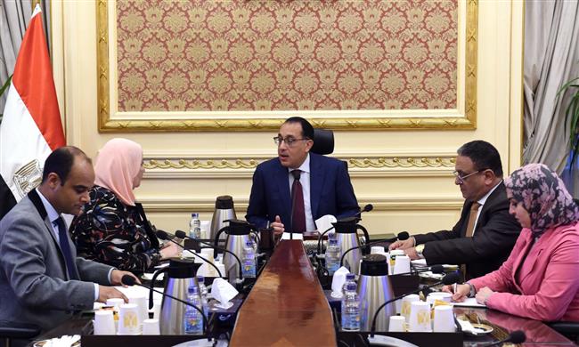 رئيس الوزراء يتابع مع وزيرة التضامن جهود التوسع في برامج الحماية الاجتماعية 