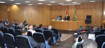 محافظ المنيا يطالب رؤساء المدن بسرعة إنجاز مشروعات حياة كريمة 