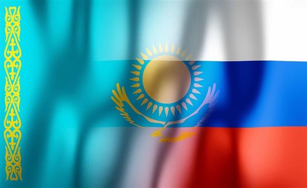السفير الكازاخي لدى روسيا يدعو للتعاون الثنائي في حل المشاكل البيئية وإزالة الكربون