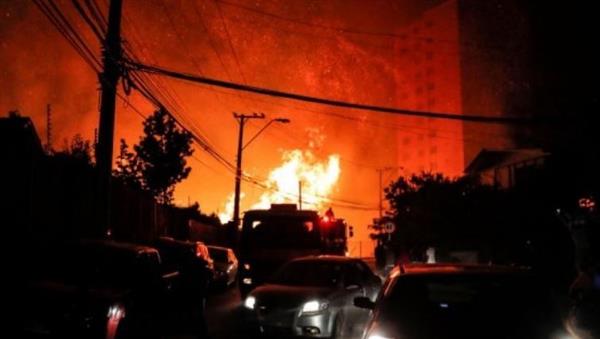 مقتل شخصين وتضرر 400 منزل جراء حريق في مدينة بتشيلي