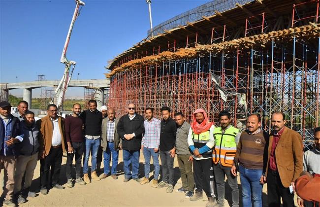 محافظ أسيوط: إنجازات غير مسبوقة في قطاع الرصف والطرق والمحاور والكباري خلال عام 2022