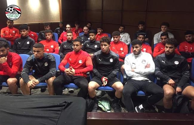 منتخب الشباب لكرة القدم يواصل تدريباته.. ومشهور يجتمع بالجهاز الفني واللاعبين